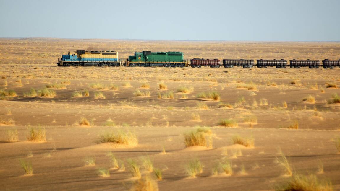 Ces influenceurs passent leur lune de miel dans un train de marchandise en Mauritanie